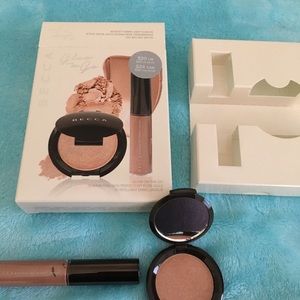 Becca Rose Gold on the go highlighter/luminizer ❤️